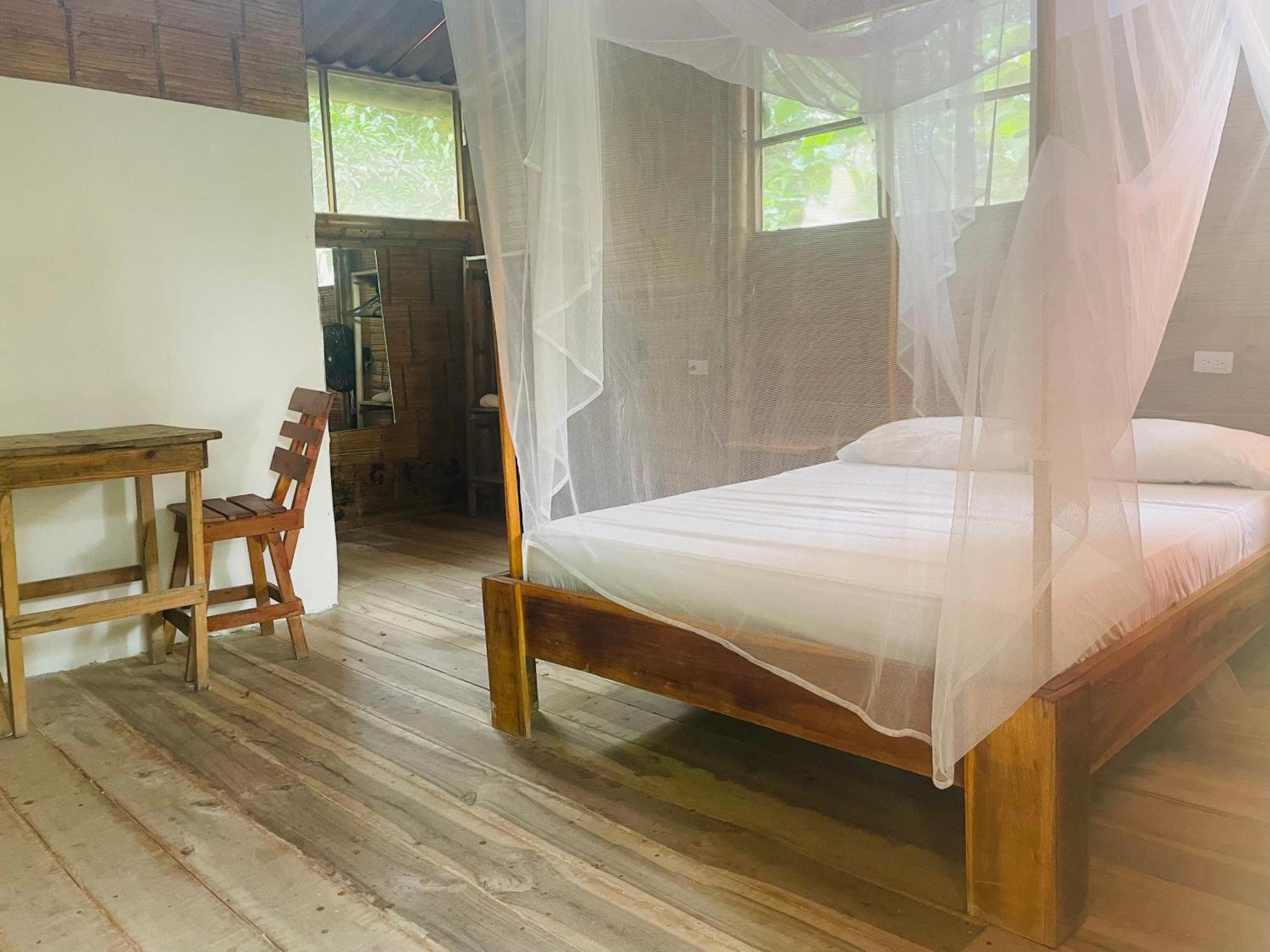 La Percha Hostal Palomino Phòng bức ảnh